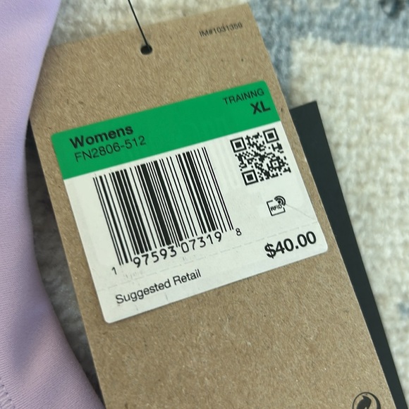 Nike One  Dry Fit tank top training top NWT retail $40.00 - Picture 2 of 4